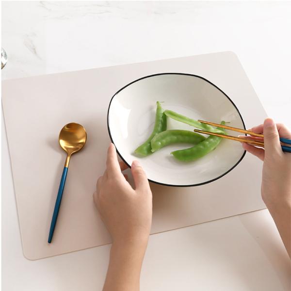 Custom Reusable Drawing BPA Free Non Slip Waterproof Dinner Table Mat Heat Resistant Silicone Placemat