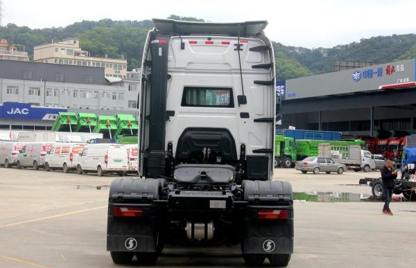 Shacman X6000 Tractor Head Truck 4*2 Trailer Head To Peru