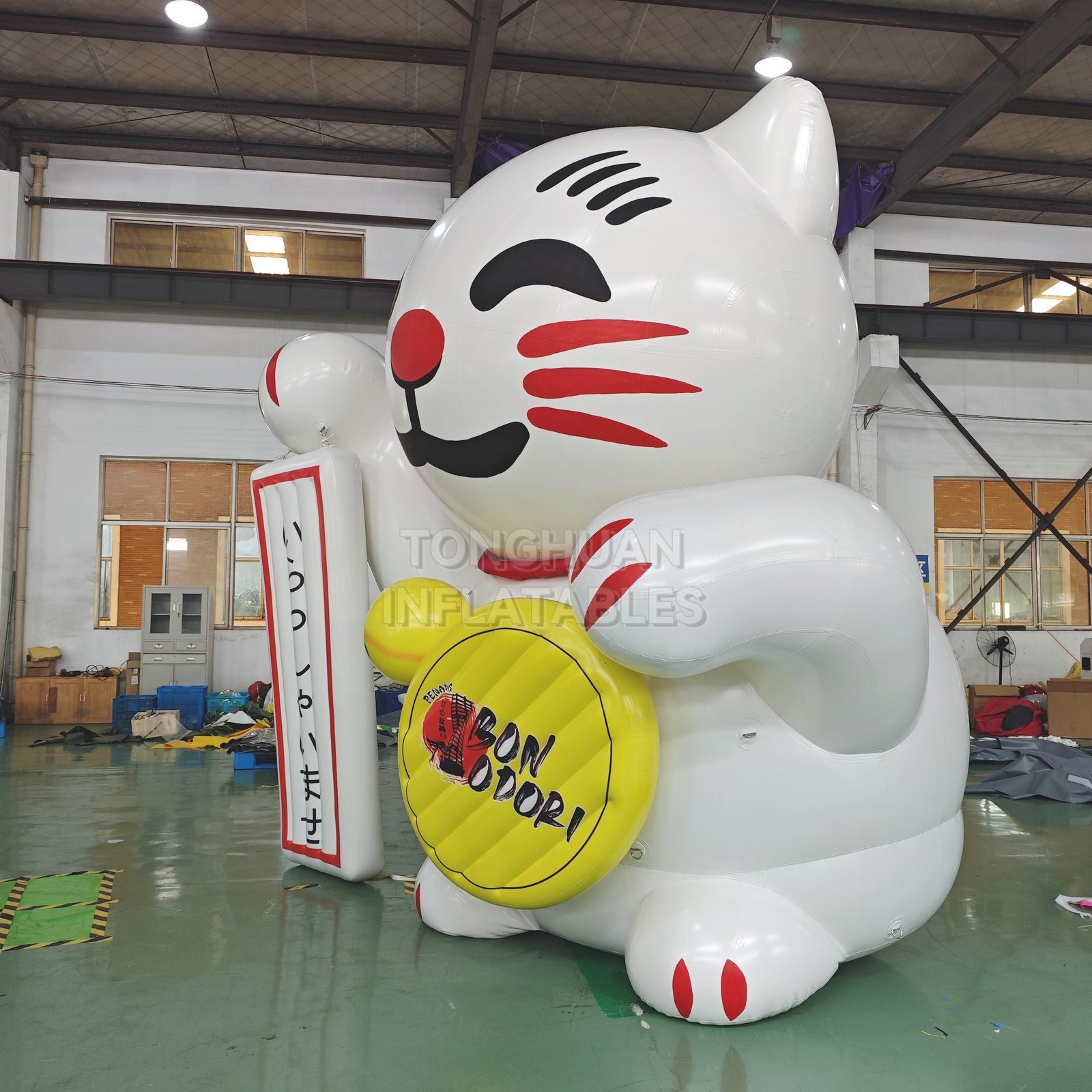 Giant Lucky Cat Inflatable Advertising Model with Raised Paw Coin Decoration and Custom Printing for Shopping Malls Festivals Store Promotions