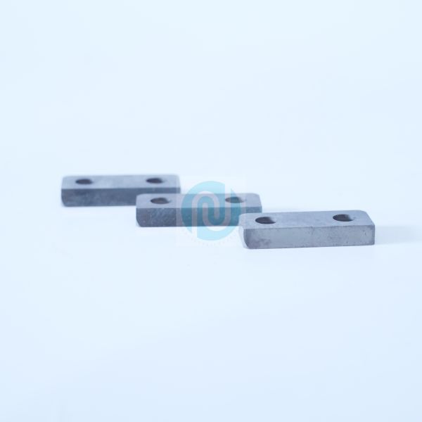 050-028-058 Blade for bottom knife-cemente falls into the category of cutter knife blades.