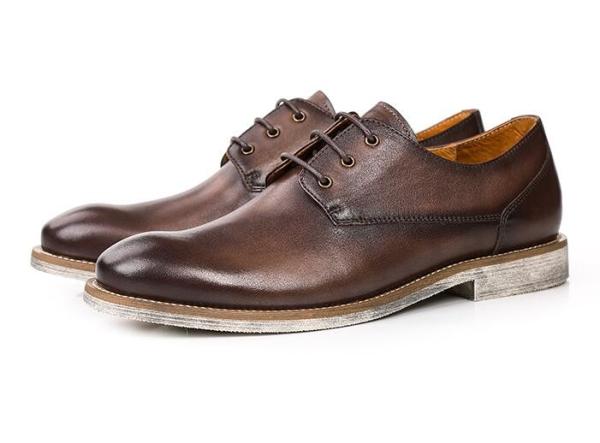 Deslizamento confortável nos preguiçosos dos sapatos de ginástica ocasionais, sapatas do barco dos homens para o inverno