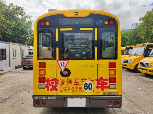 41 Seats Used School Buses  Diesel Fuel  Produced In August 2014