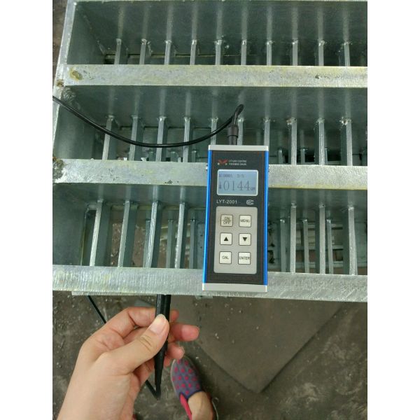 Gardens / Airport Galvanised Floor Grating , Metal Driveway Drainage Grates