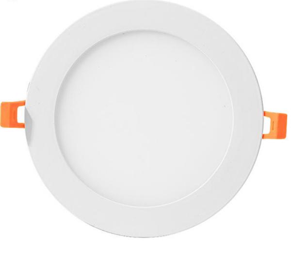 L'éclairage de bas de l'appareil est réglable à l'aide d'une lampe à LED de 4,5 W.