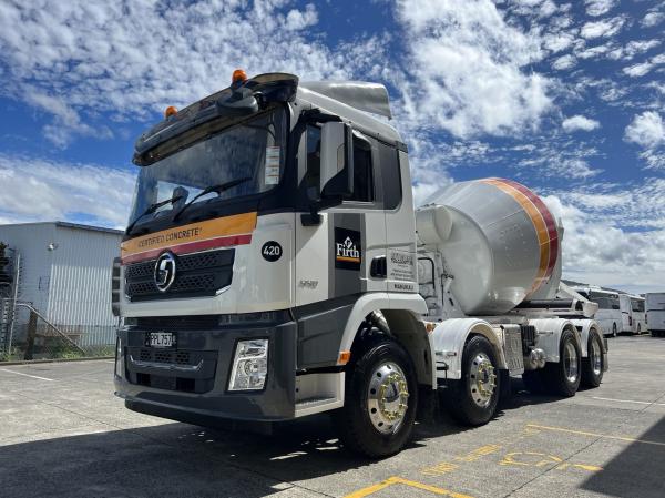 Caminhão móvel de betão de 380 cv Shacman X3000 Caminhão de mistura de construção 8x4 Euroii