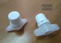 Le chapeau en plastique blanc pur de dessus de torsion pour tiennent le service d'ODM d'OEM de poche