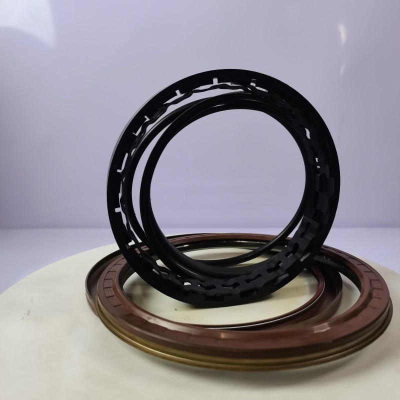 Manufacturer Wholesale Original Parts FAW Truck 125/126.3*152.3/123.6*148*8.1 Rear Wheel Oil Seal Eight-piece Set