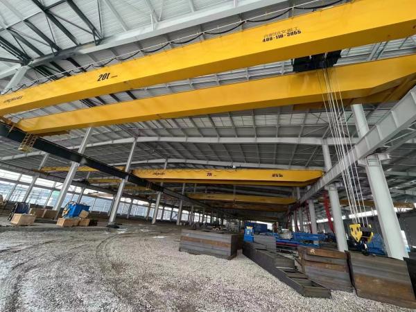 La grúa aérea europea de doble vigas adopta una estructura de acero optimizada y soldadura de precisión
