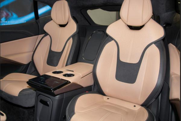 Lotus Eletre 2023 assentos da porta 5 de S+ 5 médios e grande SUV