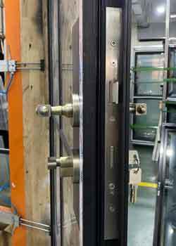 Elegant French Swing Door with 6063-T5 Aluminum Alloy and 8mm Tempered Glass Featuring Silent Sealing Design
