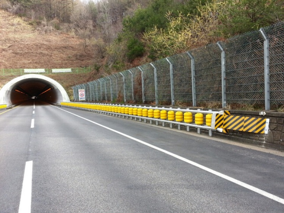 Highway Safety Anti Crash Traffic Safety Barrier Rolling Systems Guardrail