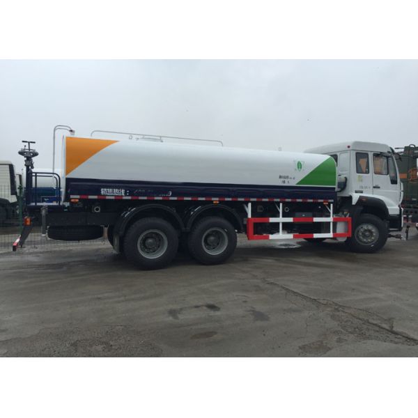 Camion d'arroseuse de l'eau de SINOTRUK 20CBM avec le traitement anti-corrosif interne