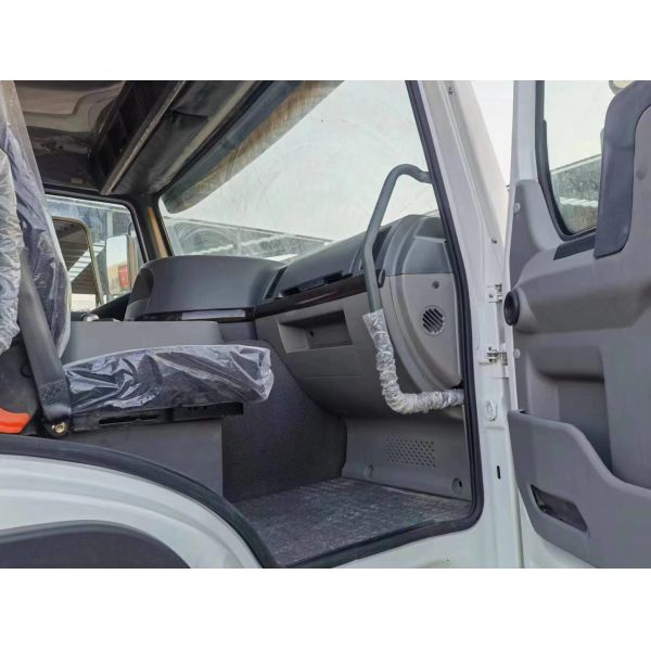 Используемое топливо перевозит белый режим на грузовиках привода ручного привода 8×4 левой стороны цвета самосвал 371 используемый лошадиной силой HOWO