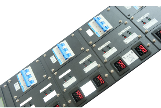 3-фазный 415v/240v 18-портовый 24-портовый C19 ПДУ с индивидуальным разрывчиком