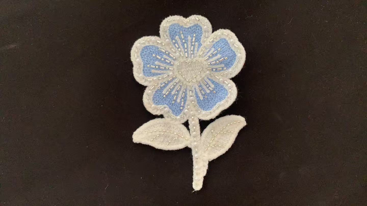 Machine Towel Embroidery Lily Patch, Beaded Floral Embroidered Applique for Clothing Decoration