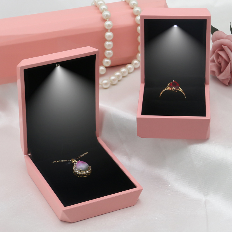 Custom Logo Pink Plastic LED Light Jewelry Box Fashion Led Bracelet Box Heart Shape