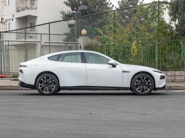 Long Range 706km High Speed Electric Car Two Drive Second Hand Cars