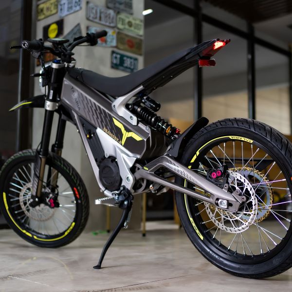 72V Mid Mounted Permanent Magnet Synchronous Motor Electric Bikes for Riding Experience
