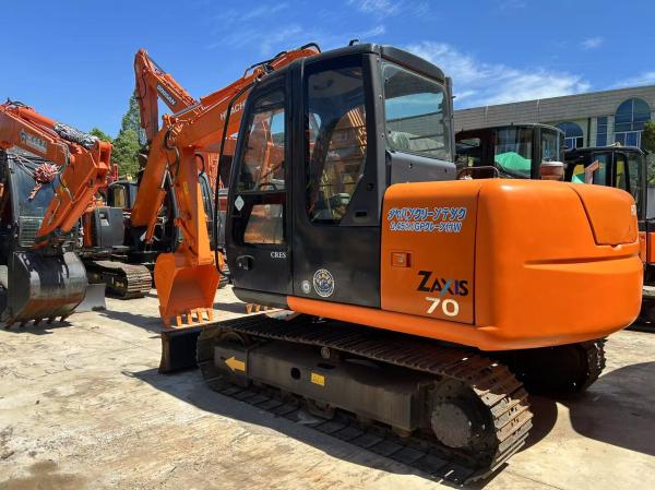 中古 日立 ZX70 ミニ油圧ショベル 7トン Zaxis 70、いすゞエンジン搭載、クローラー移動タイプ