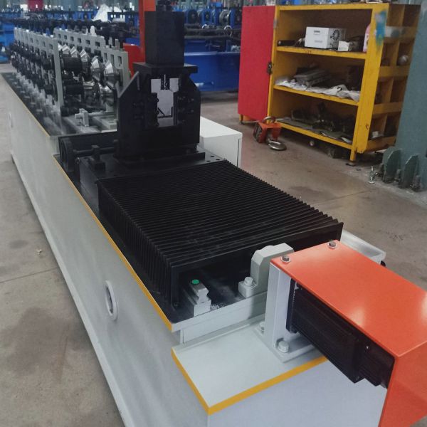 Perno prisionero del perfil 0.3m m del canal y rollo de la pista que forma la máquina para la mampostería seca del Cu