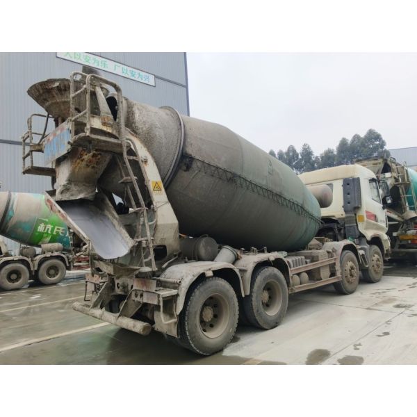 10 Square Industrial Heavy Duty Concrete Mixer White With Hino Engines