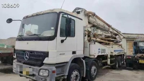 Pompes à béton montées sur des camions Zoomlion 44 mètres Pompes à béton Truck Modèles rares en vente spéciale