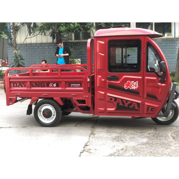 1500w 72V 45A Красный закрытый корпус электрический грузовой трехколесный велосипед для взрослых Максимальная скорость 50-70 км / ч