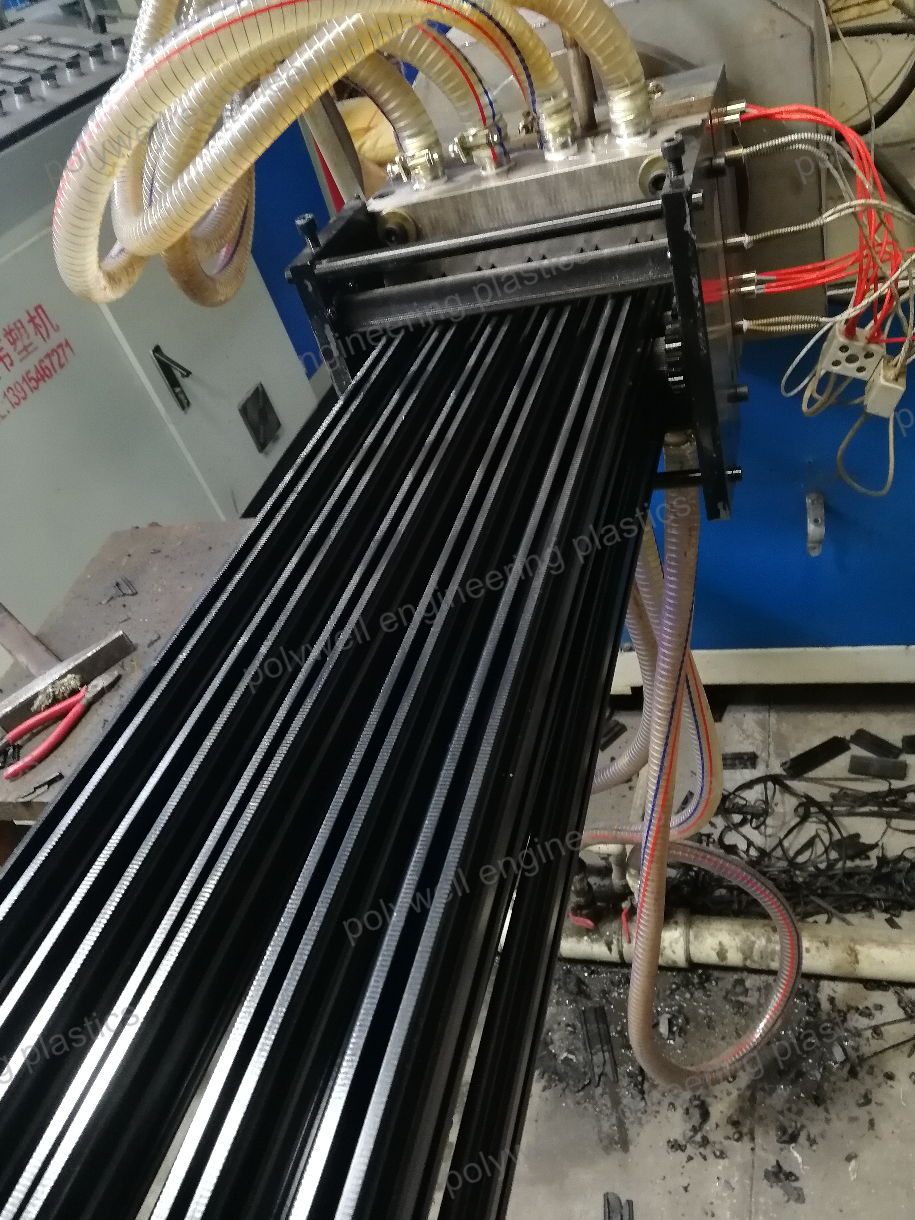 PA Nylon Plastic Extruding Molding Dies for Thermal Break Profile (ПА нейлоновый пластиковый экструзионный формовщик для профиля теплового разрыва)