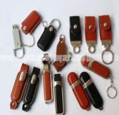 O metal e o couro encaixotam USB 009