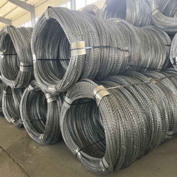 KN Galvanized Barbed Wire Security Fencing With Barbed Blade From China Razor Wire