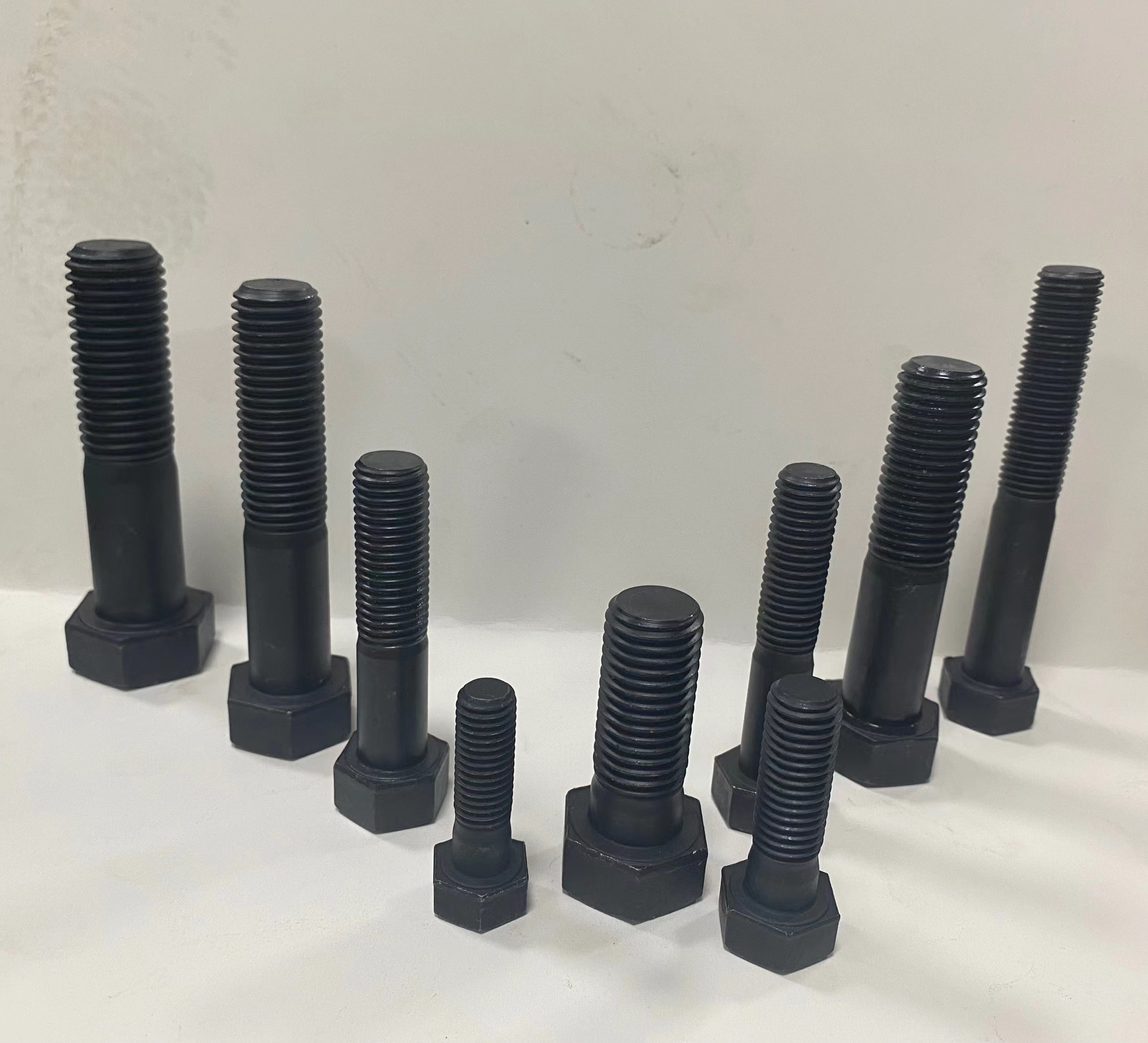 Части ходовой части экскаватора болта натяжителя следа М16*М70 35МнБ 40Мн2