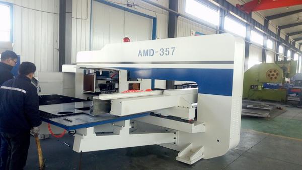 Industrial Hydraulic Turret Punching Machine With Rotary Tooling Stations