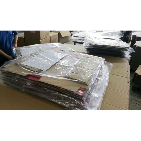 Seasonal Custom Cardboard POP Displays 3D Ribbon On Top For Draft Beer Drinks