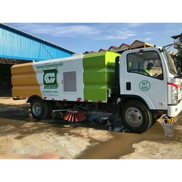 подметать высокой эффективности тележки метельщика Исузу вакуума чистки дороги 6мт