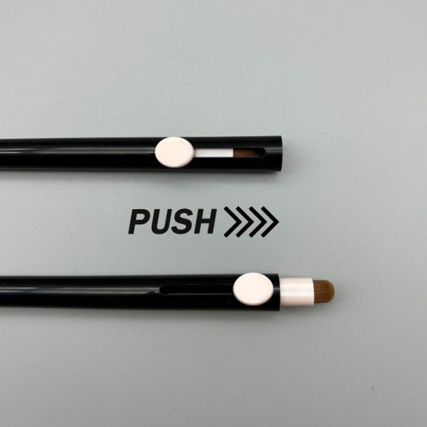 リップライナー容器を巻き上げ