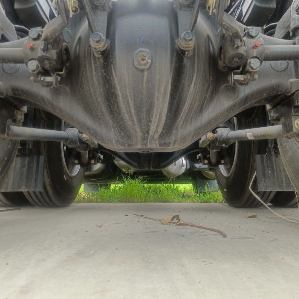 Shaanxi Automobile Delong 6X4 Diesel Tractor Truck Sales for Towing Semi Trailer Needs