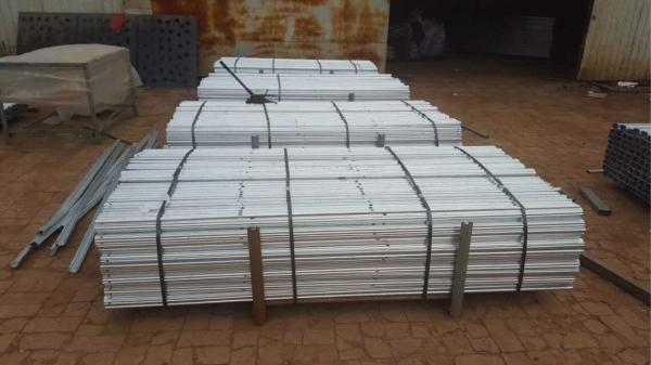 Steel Square / Bevelled Plant Support Posts 1.5mm Thickness Erosion Resistant