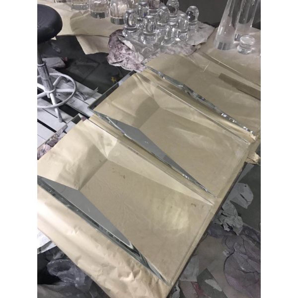 3D KTV Background Bespoke 12mm Cut Crystal Glasses