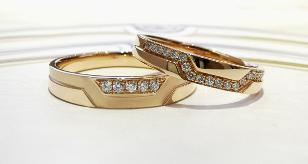 Textured 18k Wedding Pair Rings