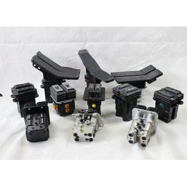 1727766 1727767 Excavator Water Pump 2P0662 2P0661