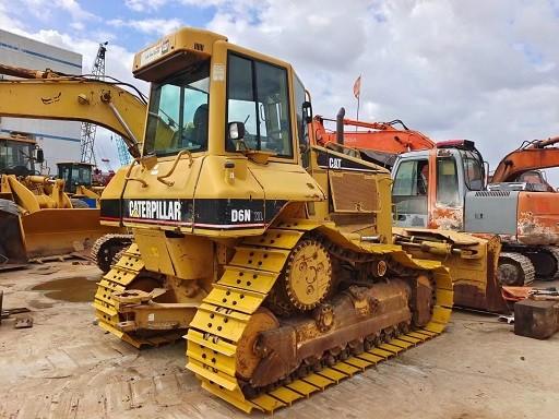 Bulldozer Caterpillar D6N d'occasion - Faible temps de fonctionnement