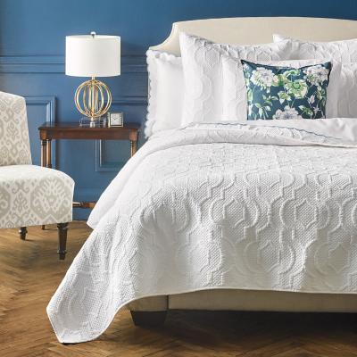 Luxurious Microfiber Ultrasonic Bedspread Lightweight White Floral Patterns