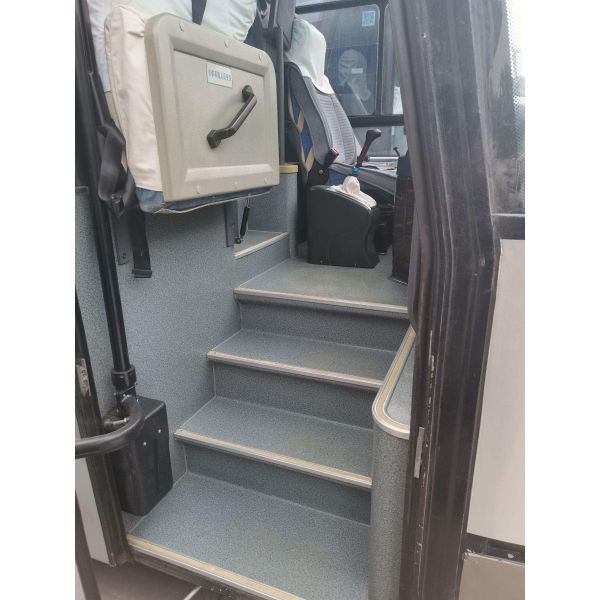 Marca del autobús BFC6120 China de Beifang del autobús del pasajero de la impulsión de la mano izquierda de Bus 53 Seat del coche