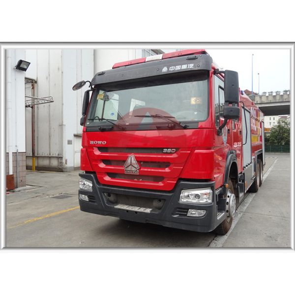 Foam Large Fire Truck Howo 276kw Max Power 6x4 Driving Type 9 Forward Gear