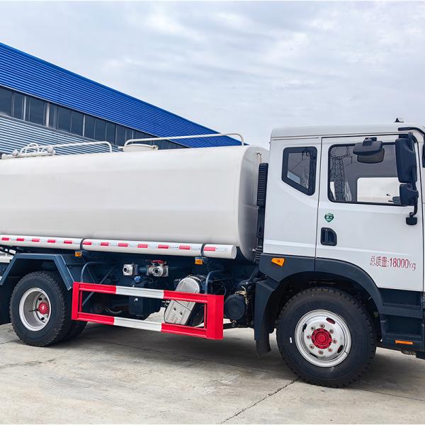 Dongfeng Chassis 10000L 12000L Tanker Water Tank Truck in Dubai with Yuchai or Chao Chai Engine and High Capacity