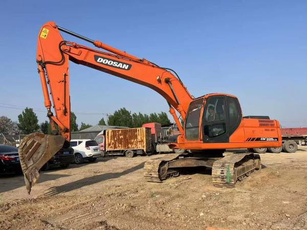 Excavatrice utilisée Doosan DX225, excavatrice à rails de 25 tonnes, machines de construction d'occasion