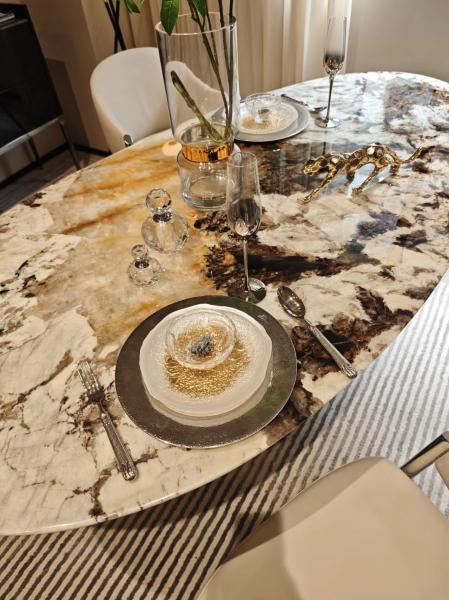 Modern and Luxury Marble Dining Table with Natural Marble Stone and White with Black and Gold Veins