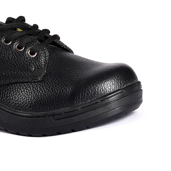 Black Disposable Shoe Covers--Safety Protective Goggle Essential for Workplaces at Risk of Foot Injury