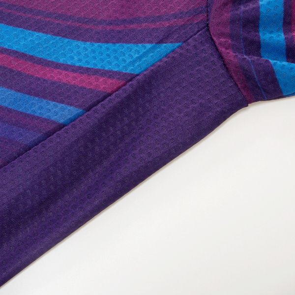 Мягкий гравий раковины задействуя людей Джерси делает задействуя пригонку водостойким костюма сухую