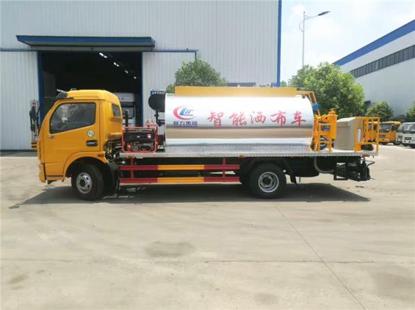 6000L caminhão de espalhamento de asfalto Bitumeno aquecido 6m3 Máquinas de construção rodoviária Dongfeng
